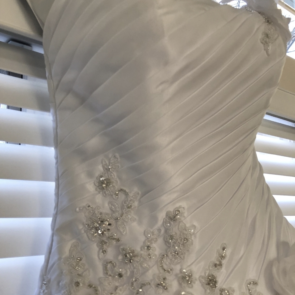 Alfred Angelo Fairy Tale White Gown - Picture 2 of 7